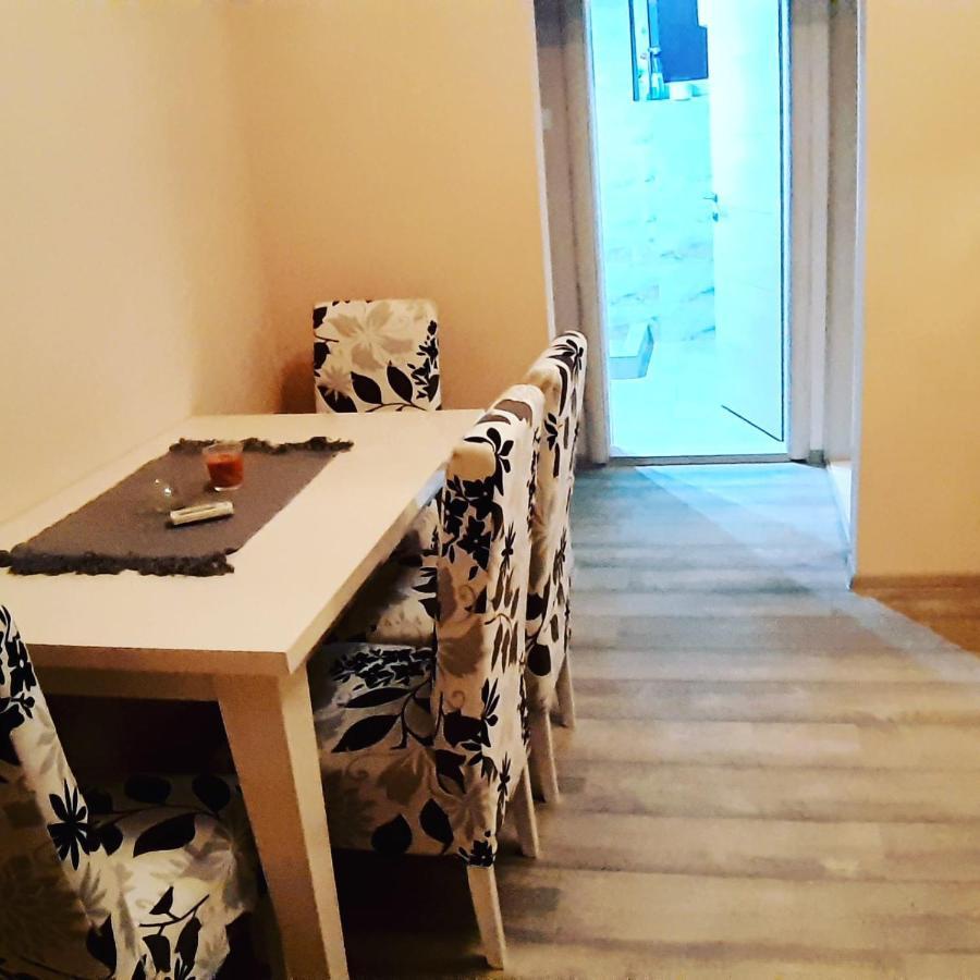 Lux Apartman Чачак Екстер'єр фото