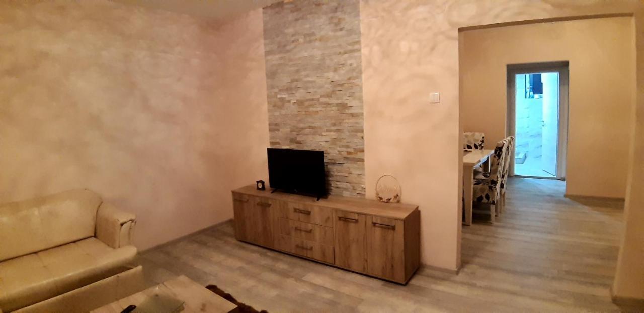 Lux Apartman Чачак Екстер'єр фото